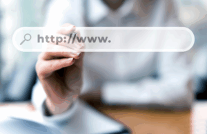 Digitazione di un URL per la creazione di un sito web professionale