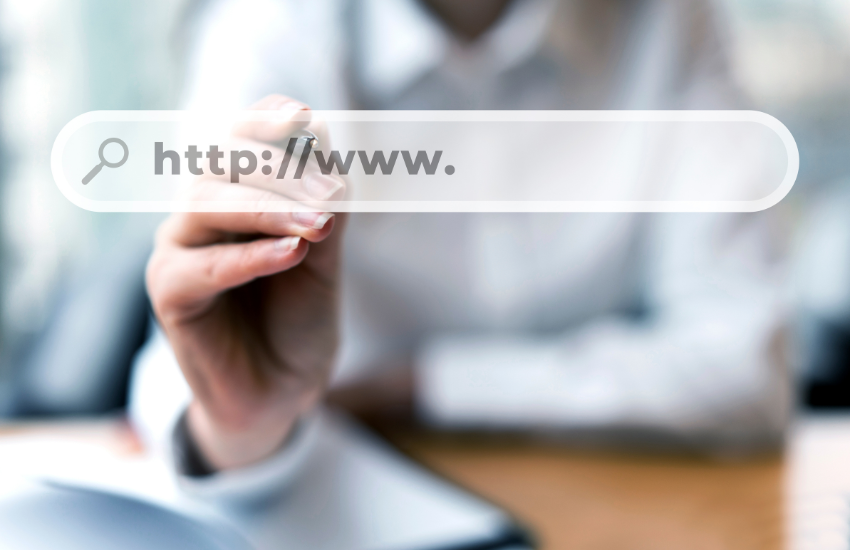 Digitazione di un URL per la creazione di un sito web professionale