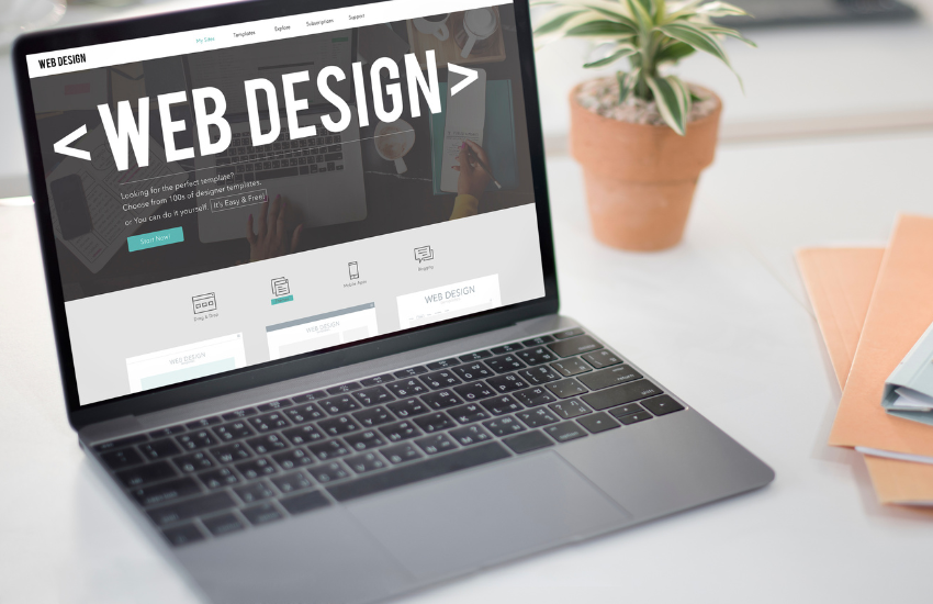 Laptop con design web aperto per la creazione di un sito professionale