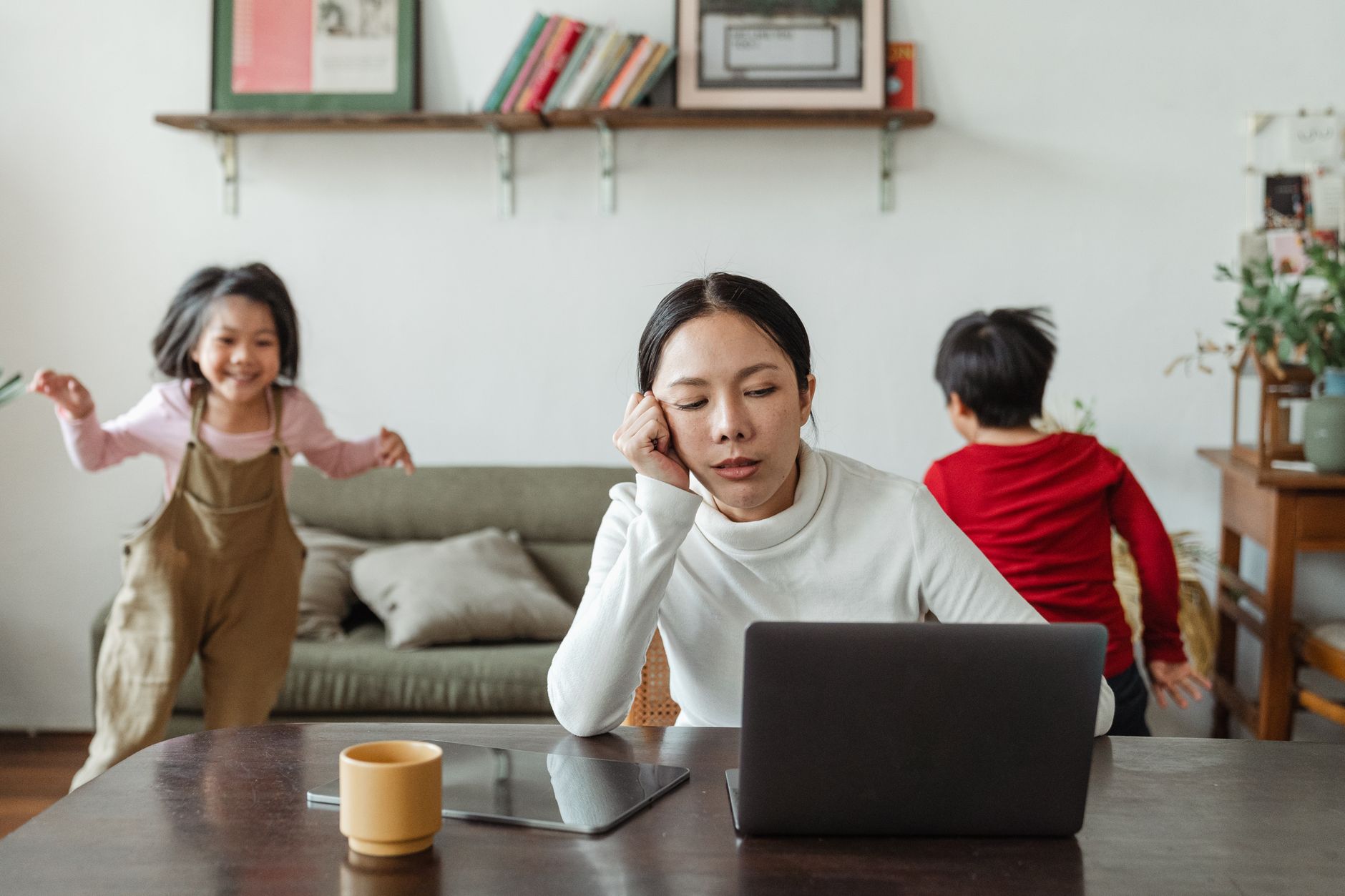 Conciliazione vita lavoro per mamme che lavorano da remoto come assistenti virtuali