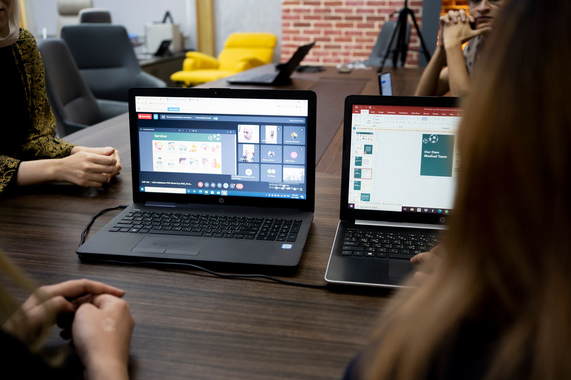 Portfolio professionale di un'assistente virtuale visualizzato su schermo